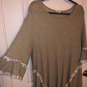 Easel Knit Women’s Blouse
